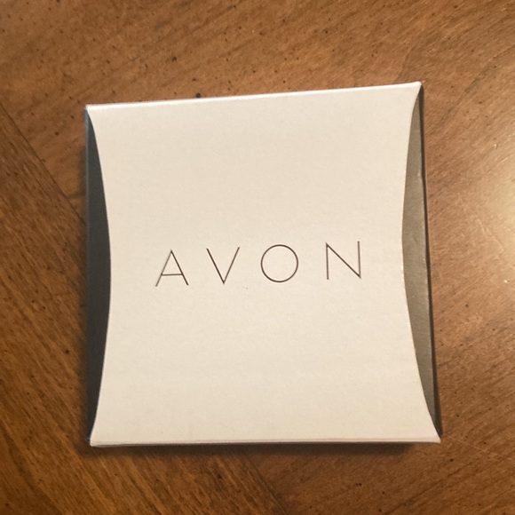 🌸NIB AVON Precious Charms Bracelet Love Collection “You Hold The Key” - OSFM - Picture 9 of 11